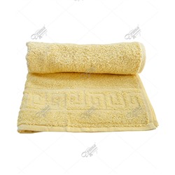 Бежевое махровое полотенце для салонов красоты