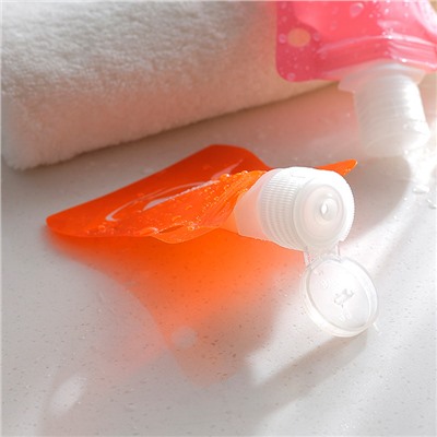 Портативный силиконовый диспенсер для мыла, лосьона или антисептика